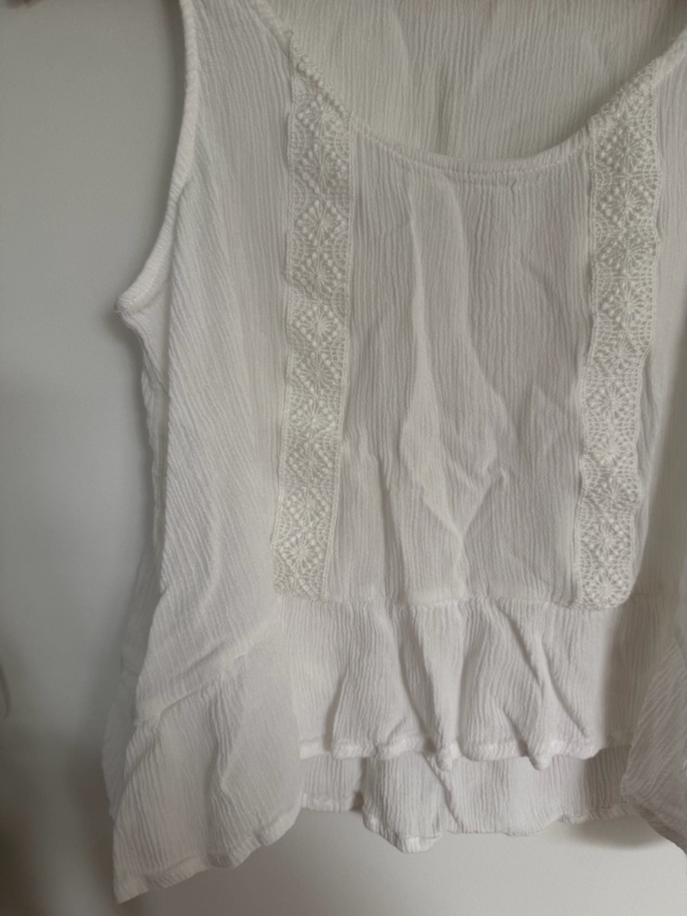 White Boho Tank Top Size Small | Lace Trim Peplum Sleeveless Blouse - Picture 3 of 3
